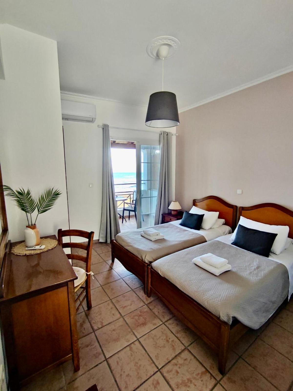 Nereides Apartments Айос-Гордіос Екстер'єр фото